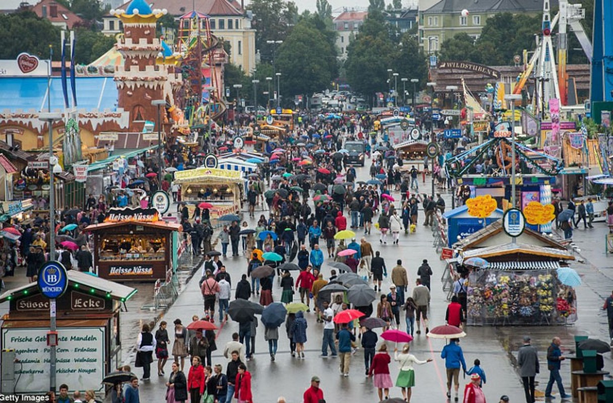 Tung bung ngay khai mac le hoi bia Oktoberfest qua anh-Hinh-6